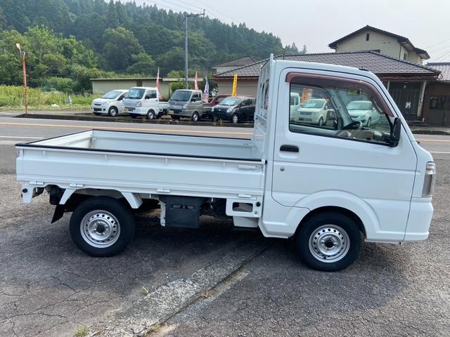 ＮＴ１００クリッパートラック ＤＸ　４ＷＤ　５速ミッション車　エアコン　パワーステアリング　エアバッグ　走行距離６９，３５２Ｋｍ　３方開　積載量３５０Ｋｇ積み　荷台ゴムマット（4枚目）