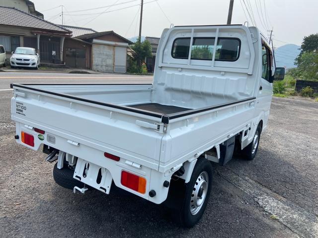 ＮＴ１００クリッパートラック ＤＸ　４ＷＤ　５速ミッション車　エアコン　パワーステアリング　エアバッグ　走行距離６９，３５２Ｋｍ　３方開　積載量３５０Ｋｇ積み　荷台ゴムマット（5枚目）