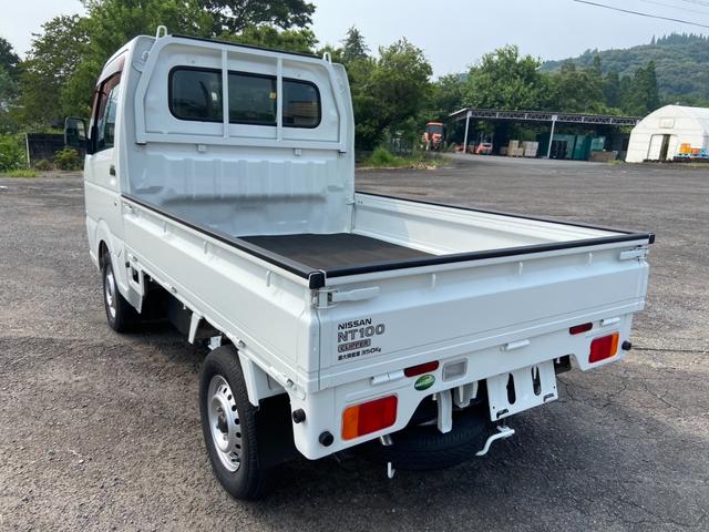 ＮＴ１００クリッパートラック ＤＸ　４ＷＤ　５速ミッション車　エアコン　パワーステアリング　エアバッグ　走行距離６９，３５２Ｋｍ　３方開　積載量３５０Ｋｇ積み　荷台ゴムマット（7枚目）