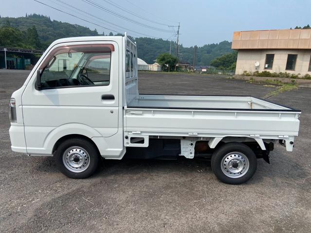 ＮＴ１００クリッパートラック ＤＸ　４ＷＤ　５速ミッション車　エアコン　パワーステアリング　エアバッグ　走行距離６９，３５２Ｋｍ　３方開　積載量３５０Ｋｇ積み　荷台ゴムマット（8枚目）