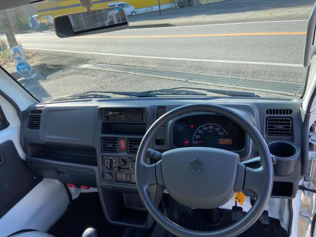キャリイトラック ＫＣエアコン・パワステ農繁仕様　５速ＭＴ　４ＷＤ　デフロック　３方開　荷台ゴムマット　作業灯　テールゲートチェーン付　ヘッドライトレベライザー　ＦＭ／ＡＭラジオ（17枚目）