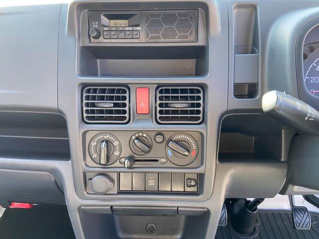 キャリイトラック ＫＣエアコン・パワステ農繁仕様　５速ＭＴ　４ＷＤ　デフロック　３方開　荷台ゴムマット　作業灯　テールゲートチェーン付　ヘッドライトレベライザー　ＦＭ／ＡＭラジオ（19枚目）