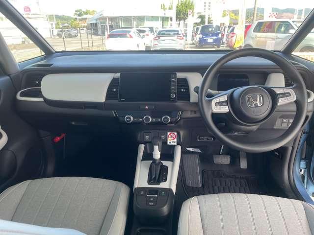 フィット ホーム　純正８インチナビ／バックモニター／ＥＴＣ／ドラレコ前後（15枚目）