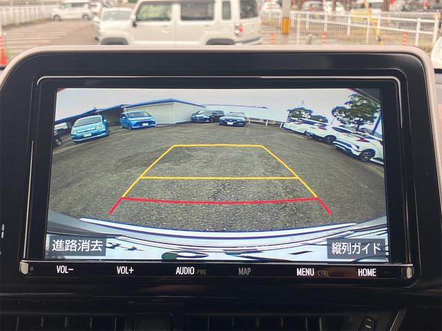 バックカメラも付いています。駐車の時に便利なのはもちろんの事、後方死角にいる子供たちに気が付くことができるので安心安全ですね