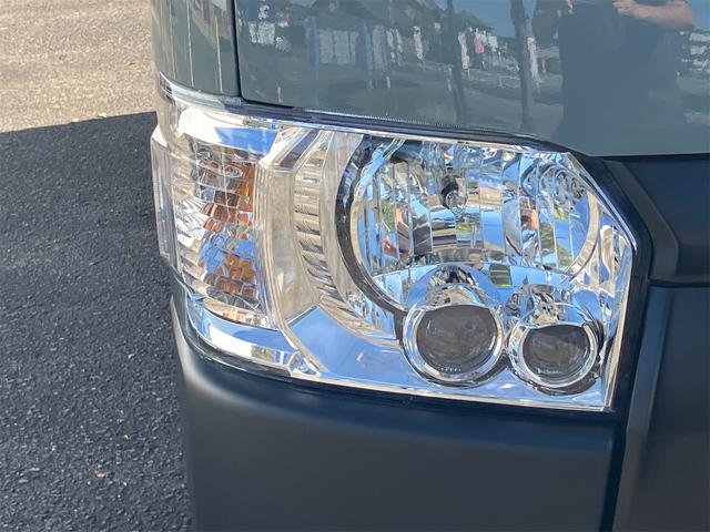 ハイエースバン ロングスーパーＧＬ　アースカラーパッケージ　登録済み未使用車　全周囲カメラ　クリアランスソナー　レーンアシスト　衝突被害軽減システム　両側電動スライドドア　オートマチックハイビーム　オートライト　ＬＥＤヘッドランプ（4枚目）