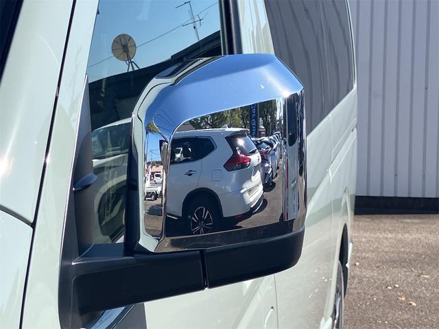 ハイエースバン ロングスーパーＧＬ　アースカラーパッケージ　登録済み未使用車　全周囲カメラ　クリアランスソナー　レーンアシスト　衝突被害軽減システム　両側電動スライドドア　オートマチックハイビーム　オートライト　ＬＥＤヘッドランプ（9枚目）