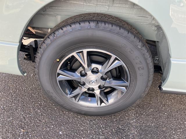 ハイエースバン ロングスーパーＧＬ　アースカラーパッケージ　登録済み未使用車　全周囲カメラ　クリアランスソナー　レーンアシスト　衝突被害軽減システム　両側電動スライドドア　オートマチックハイビーム　オートライト　ＬＥＤヘッドランプ（18枚目）