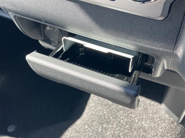 ハイエースバン ロングスーパーＧＬ　アースカラーパッケージ　登録済み未使用車　全周囲カメラ　クリアランスソナー　レーンアシスト　衝突被害軽減システム　両側電動スライドドア　オートマチックハイビーム　オートライト　ＬＥＤヘッドランプ（34枚目）