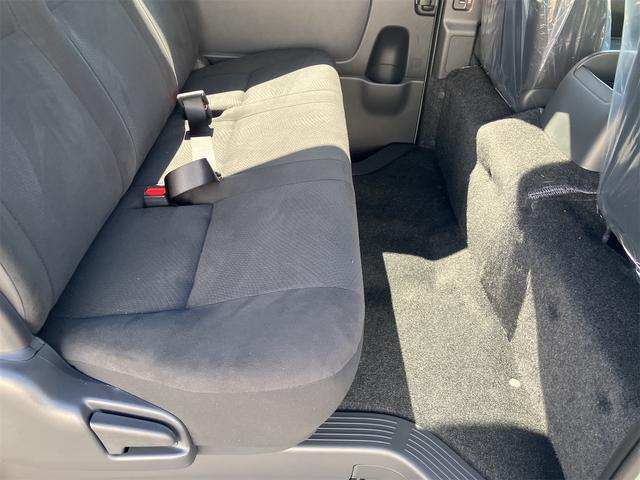 ハイエースバン ロングスーパーＧＬ　アースカラーパッケージ　登録済み未使用車　全周囲カメラ　クリアランスソナー　レーンアシスト　衝突被害軽減システム　両側電動スライドドア　オートマチックハイビーム　オートライト　ＬＥＤヘッドランプ（64枚目）