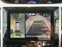 全周囲や後方確認に便利で安全な全方位型モニターとバックカメラも装備しています。 5