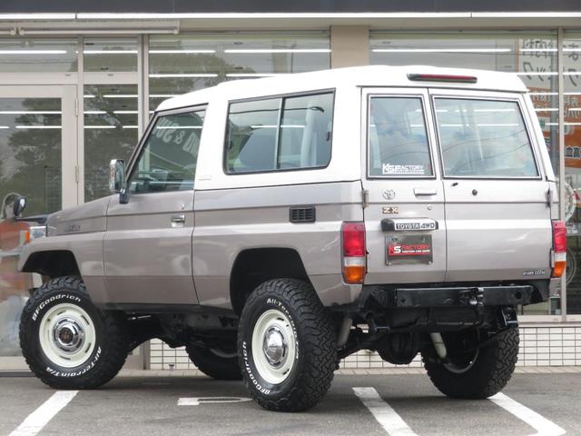 TOYOTA LAND CRUISER 70 ZX | 2002 | SILVER | 239571 km TOYOTA LAND CRUISER 70 ZX | 2002 | SILVER | 239571 km