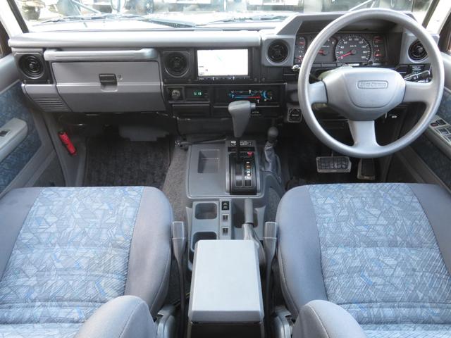 ランドクルーザー７０ ＺＸ　ユーザー買取車　前後デフロック　ノーマル車高　純正ＡＷ　ＢＦ／ＡＴタイヤ５本　フェンダーミラー　ＬＥＤヘッドライト　ＳＤナビ　地デジＴＶ　Ｂｌｕｅｔｏｏｔｈ対応　バックカメラ　社外スピーカー　ＥＴＣ（7枚目）