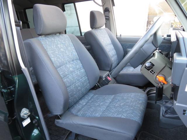 ランドクルーザー７０ ＺＸ　ユーザー買取車　前後デフロック　ノーマル車高　純正ＡＷ　ＢＦ／ＡＴタイヤ５本　フェンダーミラー　ＬＥＤヘッドライト　ＳＤナビ　地デジＴＶ　Ｂｌｕｅｔｏｏｔｈ対応　バックカメラ　社外スピーカー　ＥＴＣ（9枚目）