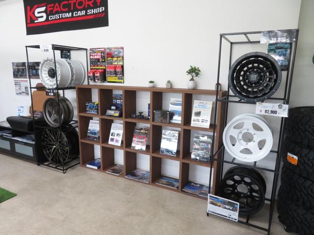 ランドクルーザープラド 　５ＭＴ　後期モデルワイド　全塗装ブラック　買取車　２インチＵＰコイルスプリング　社外ショックアブソーバー　新品ジオランダーＭＴタイヤ　社外アルミホイール　ＥＴＣ　ロックフォードスピーカー　シートカバー（77枚目）