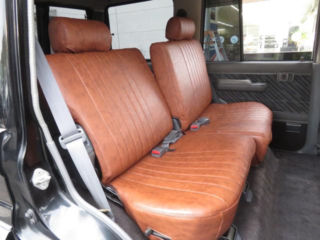 ランドクルーザープラド SXワイド 当社ユーザー買取車 全塗装済黒 新品グリル 社外レンズ 2インチUP 社外ショック 社外AW MTタイヤ 社外マフラー ナルディハンドル シートカバー 社外ナビ Bカメラ ドラレコ ETC キーレス(10枚目)