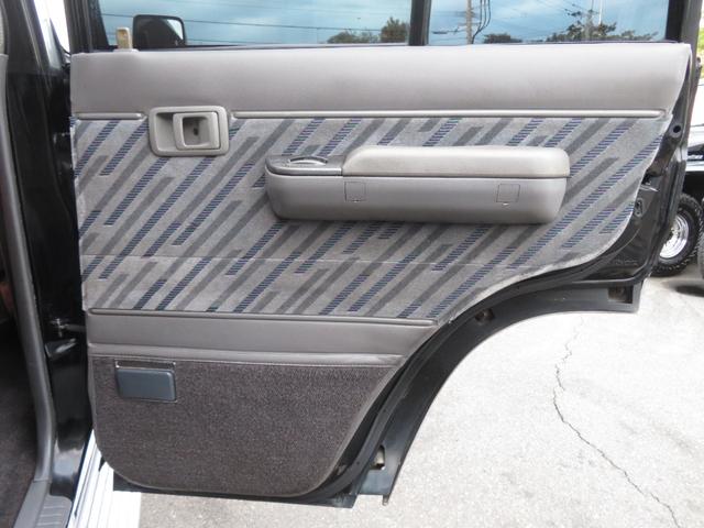 ランドクルーザープラド SXワイド 当社ユーザー買取車 全塗装済黒 新品グリル 社外レンズ 2インチUP 社外ショック 社外AW MTタイヤ 社外マフラー ナルディハンドル シートカバー 社外ナビ Bカメラ ドラレコ ETC キーレス(19枚目)