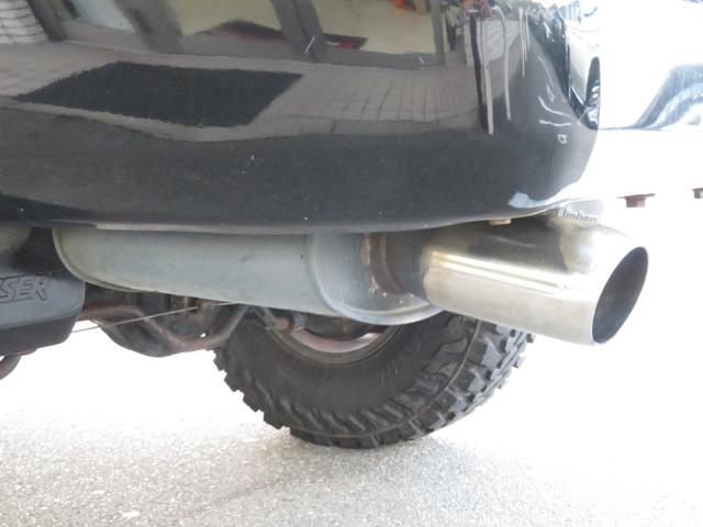 ランドクルーザープラド SXワイド 当社ユーザー買取車 全塗装済黒 新品グリル 社外レンズ 2インチUP 社外ショック 社外AW MTタイヤ 社外マフラー ナルディハンドル シートカバー 社外ナビ Bカメラ ドラレコ ETC キーレス(37枚目)