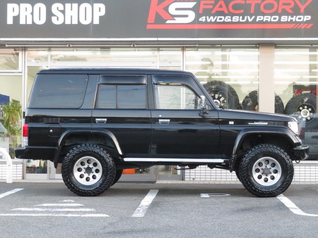 ランドクルーザープラド SXワイド 当社ユーザー買取車 全塗装済黒 新品グリル 社外レンズ 2インチUP 社外ショック 社外AW MTタイヤ 社外マフラー ナルディハンドル シートカバー 社外ナビ Bカメラ ドラレコ ETC キーレス(39枚目)