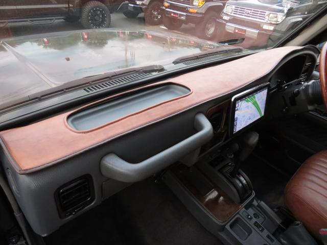 ランドクルーザープラド SXワイド 当社ユーザー買取車 全塗装済黒 新品グリル 社外レンズ 2インチUP 社外ショック 社外AW MTタイヤ 社外マフラー ナルディハンドル シートカバー 社外ナビ Bカメラ ドラレコ ETC キーレス(47枚目)