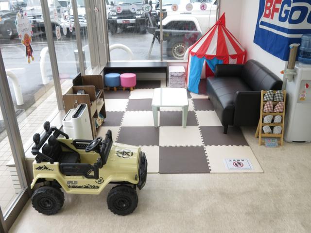 ランドクルーザープラド SXワイド 当社ユーザー買取車 全塗装済黒 新品グリル 社外レンズ 2インチUP 社外ショック 社外AW MTタイヤ 社外マフラー ナルディハンドル シートカバー 社外ナビ Bカメラ ドラレコ ETC キーレス(78枚目)