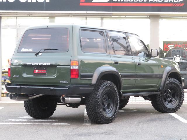 ランドクルーザー８０ ＶＸリミテッド　後期モデル　全塗装済　角目４灯ヘッドライト　３インチＵＰ　ブラッドレーＶ　ジオランダーＭＴタイヤ　左右２本出しマフラー　シートカバー　ＳＤナビ　バックカメラ　ドラレコ　ＥＴＣ　キーレス　ユーザー買取車（6枚目）