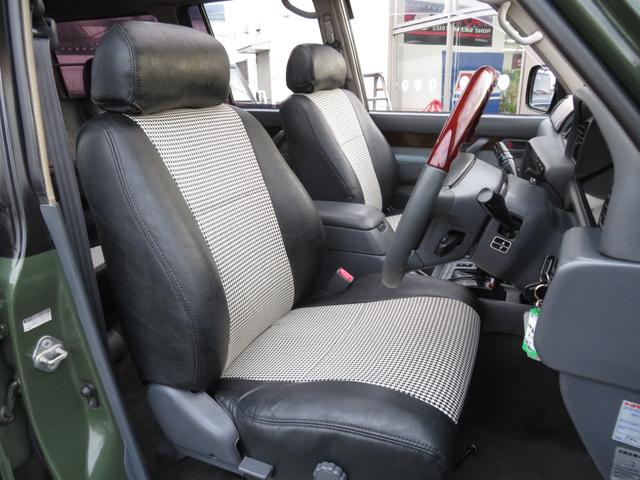 ランドクルーザー８０ ＶＸリミテッド　後期モデル　全塗装済　角目４灯ヘッドライト　３インチＵＰ　ブラッドレーＶ　ジオランダーＭＴタイヤ　左右２本出しマフラー　シートカバー　ＳＤナビ　バックカメラ　ドラレコ　ＥＴＣ　キーレス　ユーザー買取車（9枚目）