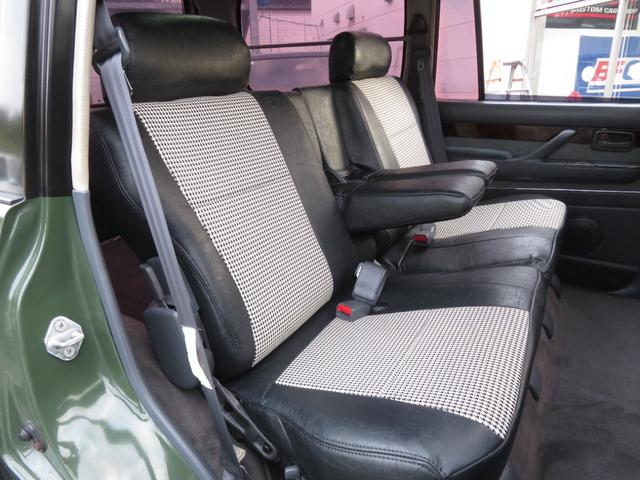 ランドクルーザー８０ ＶＸリミテッド　後期モデル　全塗装済　角目４灯ヘッドライト　３インチＵＰ　ブラッドレーＶ　ジオランダーＭＴタイヤ　左右２本出しマフラー　シートカバー　ＳＤナビ　バックカメラ　ドラレコ　ＥＴＣ　キーレス　ユーザー買取車（10枚目）