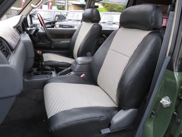 ランドクルーザー８０ ＶＸリミテッド　後期モデル　全塗装済　角目４灯ヘッドライト　３インチＵＰ　ブラッドレーＶ　ジオランダーＭＴタイヤ　左右２本出しマフラー　シートカバー　ＳＤナビ　バックカメラ　ドラレコ　ＥＴＣ　キーレス　ユーザー買取車（11枚目）