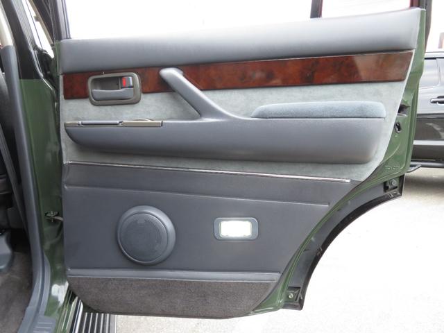 ランドクルーザー８０ ＶＸリミテッド　後期モデル　全塗装済　角目４灯ヘッドライト　３インチＵＰ　ブラッドレーＶ　ジオランダーＭＴタイヤ　左右２本出しマフラー　シートカバー　ＳＤナビ　バックカメラ　ドラレコ　ＥＴＣ　キーレス　ユーザー買取車（19枚目）