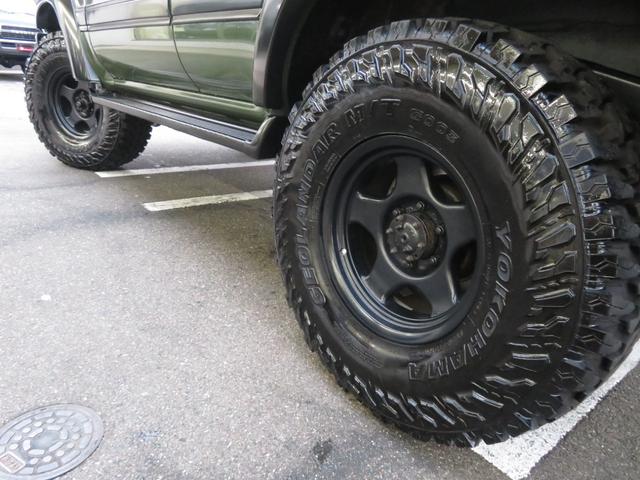 ランドクルーザー８０ ＶＸリミテッド　後期モデル　全塗装済　角目４灯ヘッドライト　３インチＵＰ　ブラッドレーＶ　ジオランダーＭＴタイヤ　左右２本出しマフラー　シートカバー　ＳＤナビ　バックカメラ　ドラレコ　ＥＴＣ　キーレス　ユーザー買取車（23枚目）