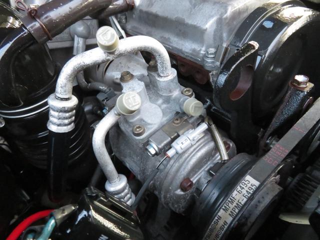 ランドクルーザー８０ ＶＸリミテッド　後期モデル　全塗装済　角目４灯ヘッドライト　３インチＵＰ　ブラッドレーＶ　ジオランダーＭＴタイヤ　左右２本出しマフラー　シートカバー　ＳＤナビ　バックカメラ　ドラレコ　ＥＴＣ　キーレス　ユーザー買取車（62枚目）