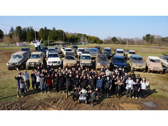 ランドクルーザー８０ ＶＸリミテッド　後期モデル　全塗装済　角目４灯ヘッドライト　３インチＵＰ　ブラッドレーＶ　ジオランダーＭＴタイヤ　左右２本出しマフラー　シートカバー　ＳＤナビ　バックカメラ　ドラレコ　ＥＴＣ　キーレス　ユーザー買取車（74枚目）