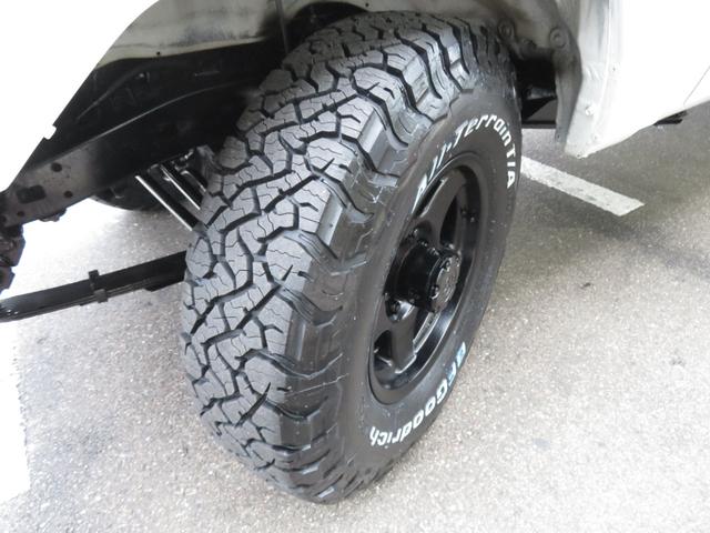 ランドクルーザー70 LX 中期モデル 新品同色全塗装 BJ用グリル 新品前後クロカンバンパー 純正車高 社外ショック 新品ブラッドレーV16インチAW 新品BFグッドリッチ製ATタイヤ 新品黒革調シートカバー 社外HDDナビ(11枚目)