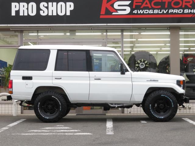 ランドクルーザー70 LX 中期モデル 新品同色全塗装 BJ用グリル 新品前後クロカンバンパー 純正車高 社外ショック 新品ブラッドレーV16インチAW 新品BFグッドリッチ製ATタイヤ 新品黒革調シートカバー 社外HDDナビ(24枚目)