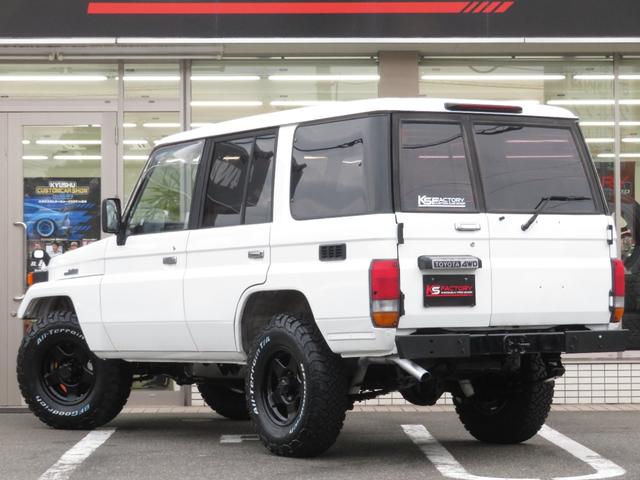 ランドクルーザー70 LX 中期モデル 新品同色全塗装 BJ用グリル 新品前後クロカンバンパー 純正車高 社外ショック 新品ブラッドレーV16インチAW 新品BFグッドリッチ製ATタイヤ 新品黒革調シートカバー 社外HDDナビ(27枚目)
