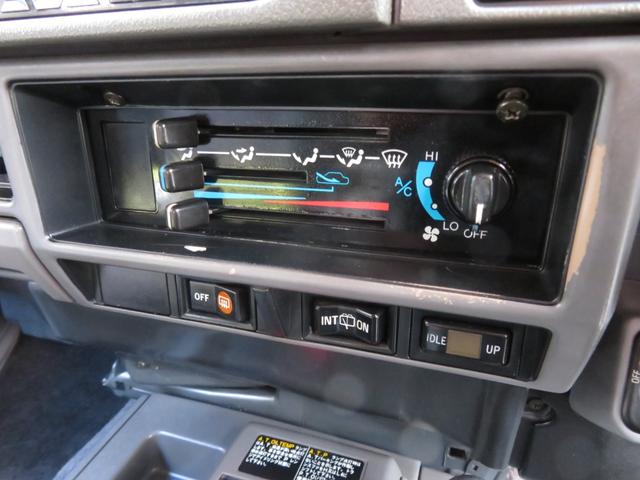 ���ɃV���v���ȍ\���̃}�j���A�����G�A�R���ł���