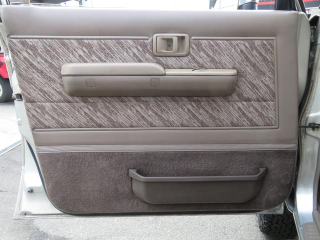 ランドクルーザープラド ＳＸワイド　後期モデル　同色全塗装済　ナロー仕様　新品クリスタルレンズ　２インチＵＰ　社外ショックアブソーバー　新品当社オリジナル１６インチＡＷ　新品ＢＦグッドリッチ製ＡＴタイヤ　社外ナビ　バックカメラ　ＥＴＣ（18枚目）