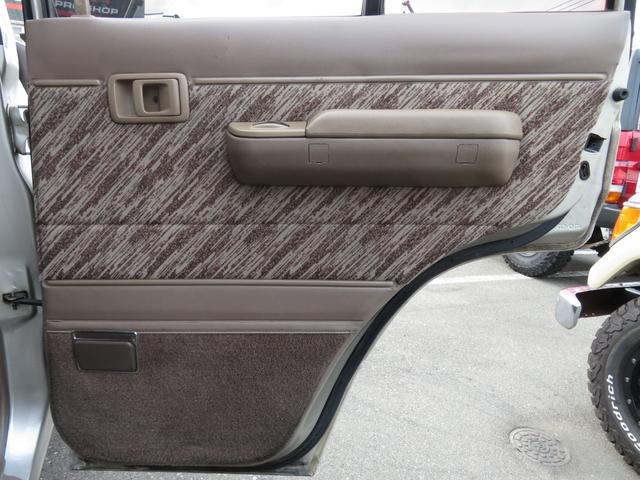 ランドクルーザープラド ＳＸワイド　後期モデル　同色全塗装済　ナロー仕様　新品クリスタルレンズ　２インチＵＰ　社外ショックアブソーバー　新品当社オリジナル１６インチＡＷ　新品ＢＦグッドリッチ製ＡＴタイヤ　社外ナビ　バックカメラ　ＥＴＣ（19枚目）