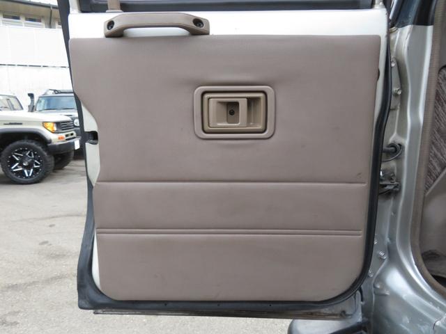 ランドクルーザープラド ＳＸワイド　後期モデル　同色全塗装済　ナロー仕様　新品クリスタルレンズ　２インチＵＰ　社外ショックアブソーバー　新品当社オリジナル１６インチＡＷ　新品ＢＦグッドリッチ製ＡＴタイヤ　社外ナビ　バックカメラ　ＥＴＣ（24枚目）