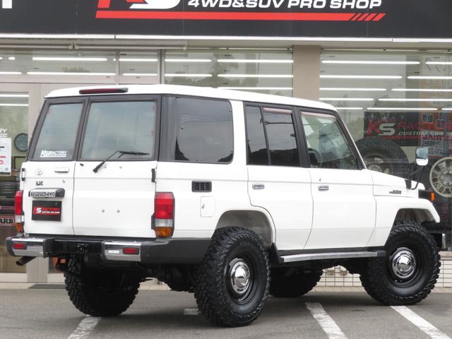 ランドクルーザー７０ ＬＸ　前後リーフ最終型　７６フェイス　ＢＪグリル　フェンダーミラー　リフトＵＰ公認済　新品ＤＥＡＮ製ＡＷ　新品ジオランダーＭＴタイヤ　社外ＳＤナビ　フルセグＴＶ　Ｂｌｕｅｔｏｏｔｈ対応　バックカメラ　ＥＴＣ（6枚目）