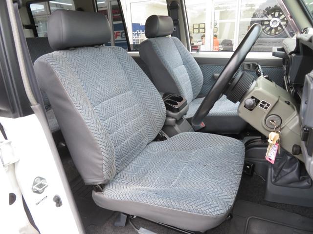 ランドクルーザー７０ ＬＸ　前後リーフ最終型　７６フェイス　ＢＪグリル　フェンダーミラー　リフトＵＰ公認済　新品ＤＥＡＮ製ＡＷ　新品ジオランダーＭＴタイヤ　社外ＳＤナビ　フルセグＴＶ　Ｂｌｕｅｔｏｏｔｈ対応　バックカメラ　ＥＴＣ（9枚目）