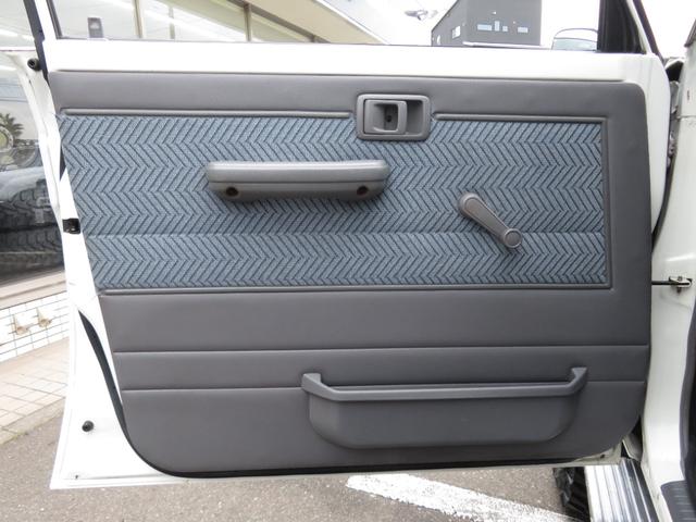 ランドクルーザー７０ ＬＸ　前後リーフ最終型　７６フェイス　ＢＪグリル　フェンダーミラー　リフトＵＰ公認済　新品ＤＥＡＮ製ＡＷ　新品ジオランダーＭＴタイヤ　社外ＳＤナビ　フルセグＴＶ　Ｂｌｕｅｔｏｏｔｈ対応　バックカメラ　ＥＴＣ（18枚目）