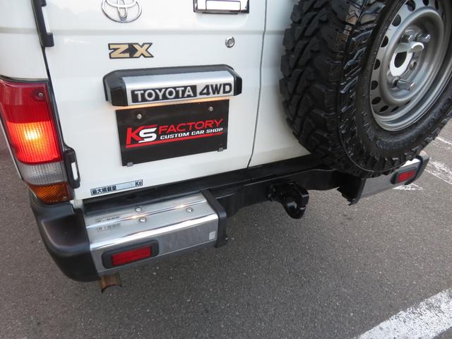 ランドクルーザー７０ ＺＸ　後期フロントコイルモデル　ナロー仕様　４ナンバー　輸出用グリル　純正車高　純正スチールホイール　ジオランダーＭＴタイヤ　サンルーフ　ウッドコンビハンドル　ウッドコンビシフト　リアヒーター　寒冷地仕様（14枚目）