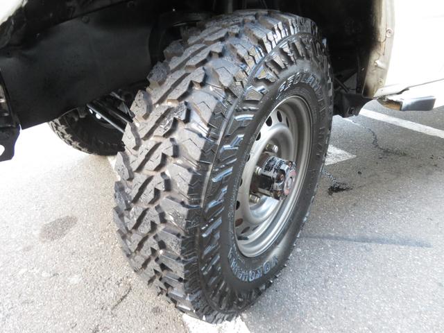 ランドクルーザー７０ ＺＸ　後期フロントコイルモデル　ナロー仕様　４ナンバー　輸出用グリル　純正車高　純正スチールホイール　ジオランダーＭＴタイヤ　サンルーフ　ウッドコンビハンドル　ウッドコンビシフト　リアヒーター　寒冷地仕様（15枚目）