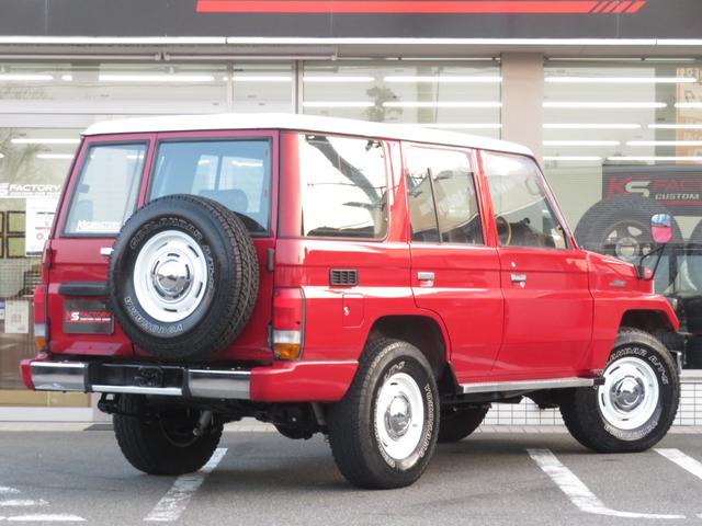 ランドクルーザー７０ ＬＸ　ＰＸ－１０ネオクラシック仕様　５速ＭＴ　全塗装済　社外ターボ付　社外ショック　社外１６インチＡＷ　ジオランダーＡＴタイヤ　社外ＳＤナビ　フルセグＴＶ　Ｂｌｕｅｔｏｏｔｈ対応　シートカバー　キーレス（6枚目）