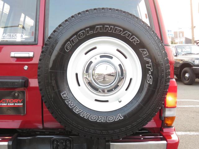 ランドクルーザー７０ ＬＸ　ＰＸ－１０ネオクラシック仕様　５速ＭＴ　全塗装済　社外ターボ付　社外ショック　社外１６インチＡＷ　ジオランダーＡＴタイヤ　社外ＳＤナビ　フルセグＴＶ　Ｂｌｕｅｔｏｏｔｈ対応　シートカバー　キーレス（24枚目）