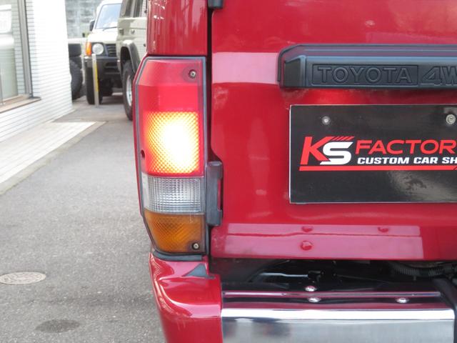 ランドクルーザー７０ ＬＸ　ＰＸ－１０ネオクラシック仕様　５速ＭＴ　全塗装済　社外ターボ付　社外ショック　社外１６インチＡＷ　ジオランダーＡＴタイヤ　社外ＳＤナビ　フルセグＴＶ　Ｂｌｕｅｔｏｏｔｈ対応　シートカバー　キーレス（26枚目）