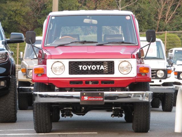 ランドクルーザー７０ ＬＸ　ＰＸ－１０ネオクラシック仕様　５速ＭＴ　全塗装済　社外ターボ付　社外ショック　社外１６インチＡＷ　ジオランダーＡＴタイヤ　社外ＳＤナビ　フルセグＴＶ　Ｂｌｕｅｔｏｏｔｈ対応　シートカバー　キーレス（27枚目）