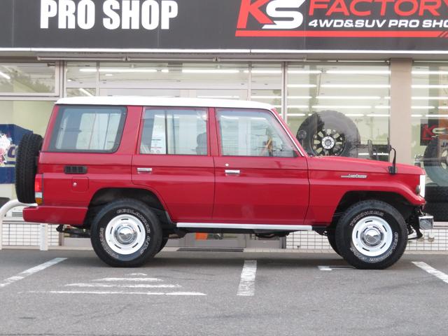 ランドクルーザー７０ ＬＸ　ＰＸ－１０ネオクラシック仕様　５速ＭＴ　全塗装済　社外ターボ付　社外ショック　社外１６インチＡＷ　ジオランダーＡＴタイヤ　社外ＳＤナビ　フルセグＴＶ　Ｂｌｕｅｔｏｏｔｈ対応　シートカバー　キーレス（28枚目）