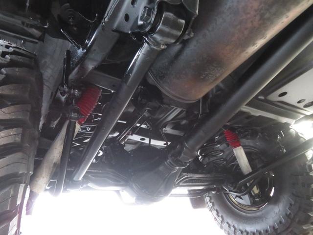 ランドクルーザー８０ ＶＸリミテッド　中期モデル　全塗装済黒　新品ヘッドライト　クリスタルレンズ　３インチＵＰ　社外ショック　プロコンプ製１６インチＡＷ　新品ＴＯＹＯ製ＭＴタイヤ　社外マフラー　シートカバー　社外ナビ　バックカメラ　ＥＴＣ（12枚目）